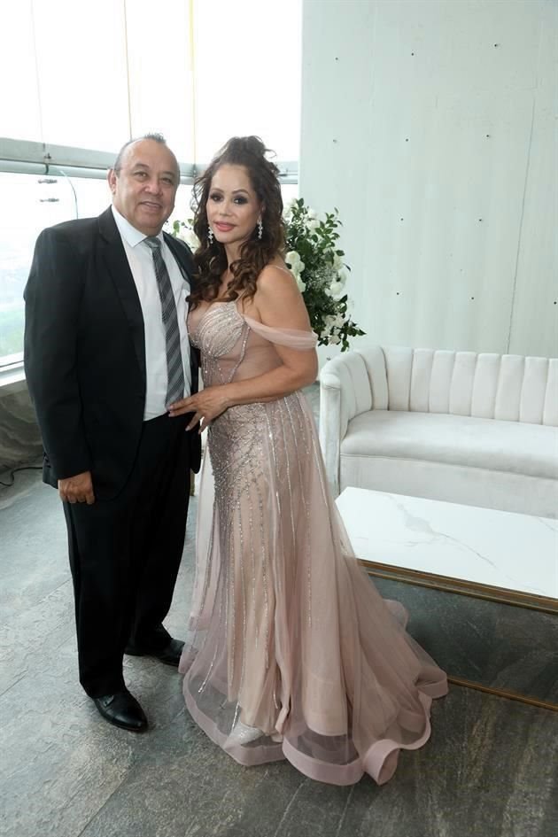 Arturo Hernández y Ana Bertha Silva de Hernández