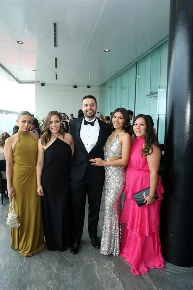 Ana Lucía González, Cecy López, Jorge López, Frida Ochoa y Wendy Rodríguez