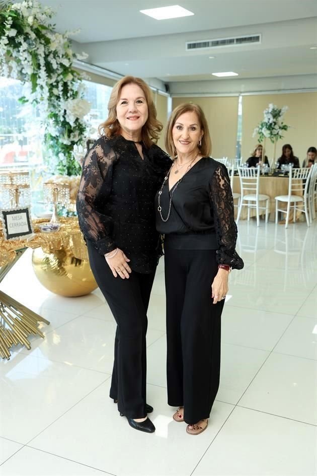 Rosario Rojas de Flores y Carmen Elizondo de Flores