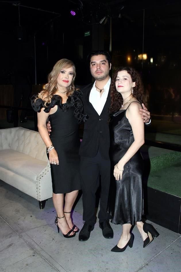 Marcela González, José Alberto Rodríguez e Ingrid Garza