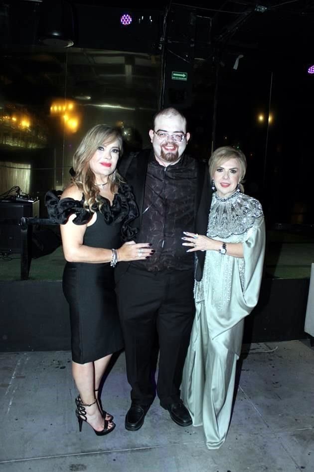 Marcela González, Genaro González y Orfelinda de González