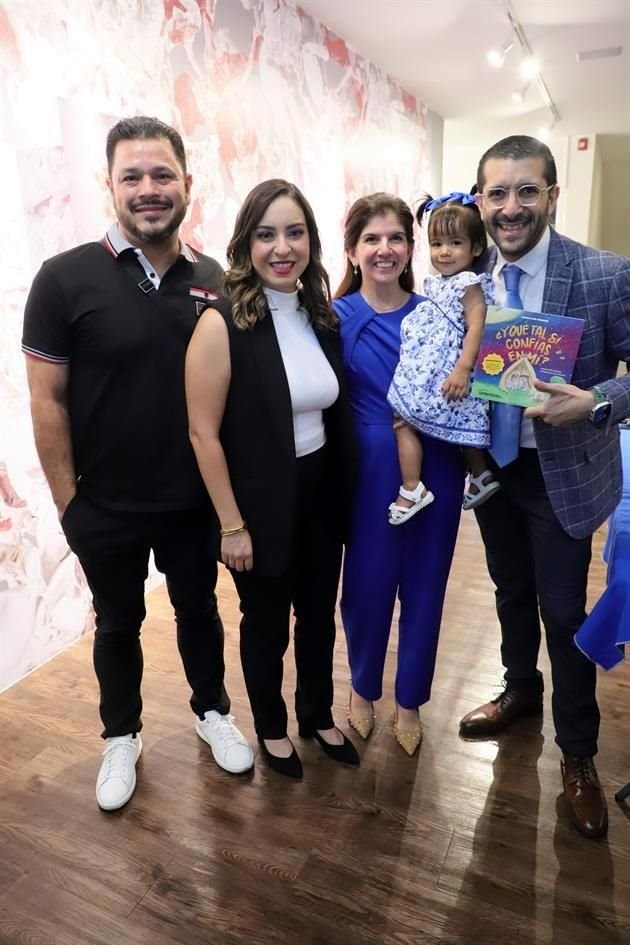 Ernesto Pérez, Marysol Flores, Daniela Dounce, Luciana García de Brahi Dounce y Jerónimo García de Brahi