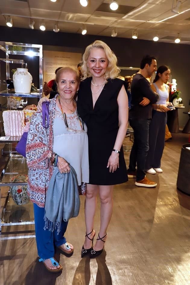 Rosy Cabrera de Zambrano y Nancy Guzmán