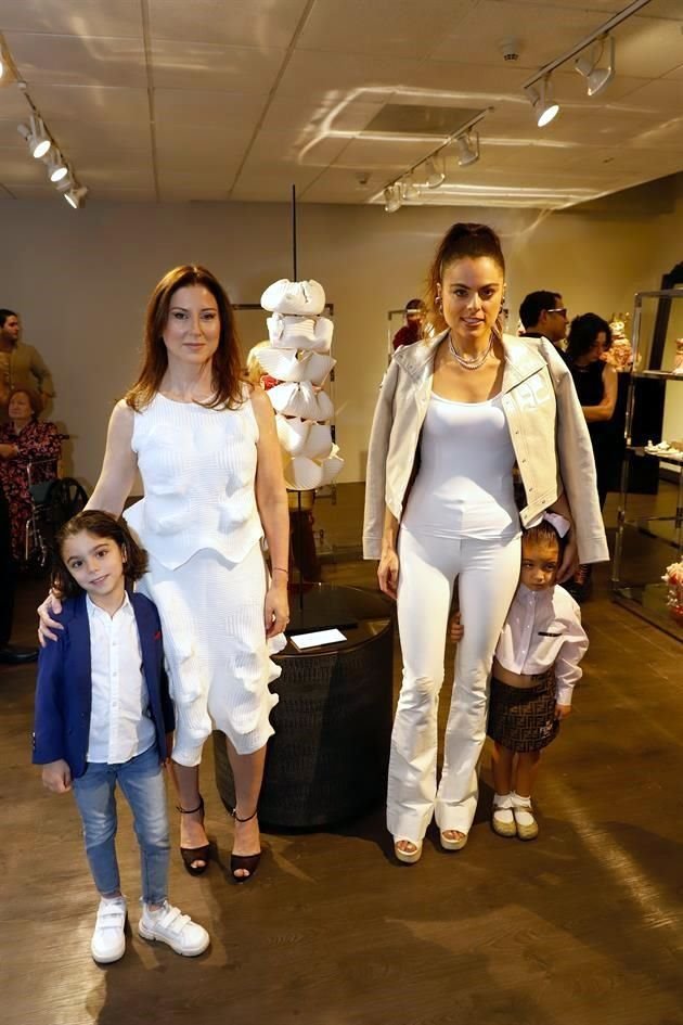 Salomón Cohen Sandler, Frida Fascovich de Sandler, Yael Sandler de Cohen y Hannah Sophia Cohen Sandler