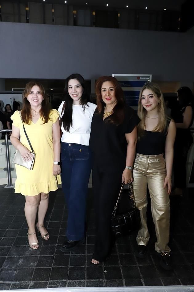 Martha Ruvalcaba, Fernanda Cavazos, Jeannette Alanís y Daniela Cavazos