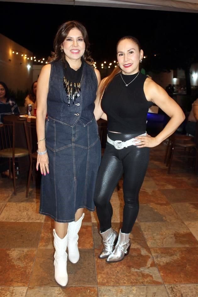 Karina Luján y Cristal Ruiz