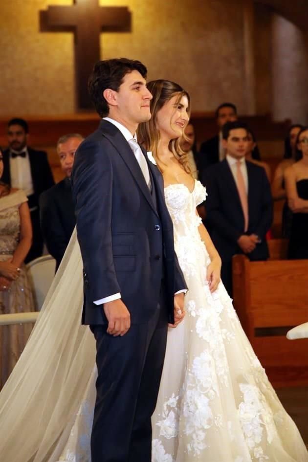 Adrián Eugenio Mijares Guerra y Ennia Gabriela Vanegas García