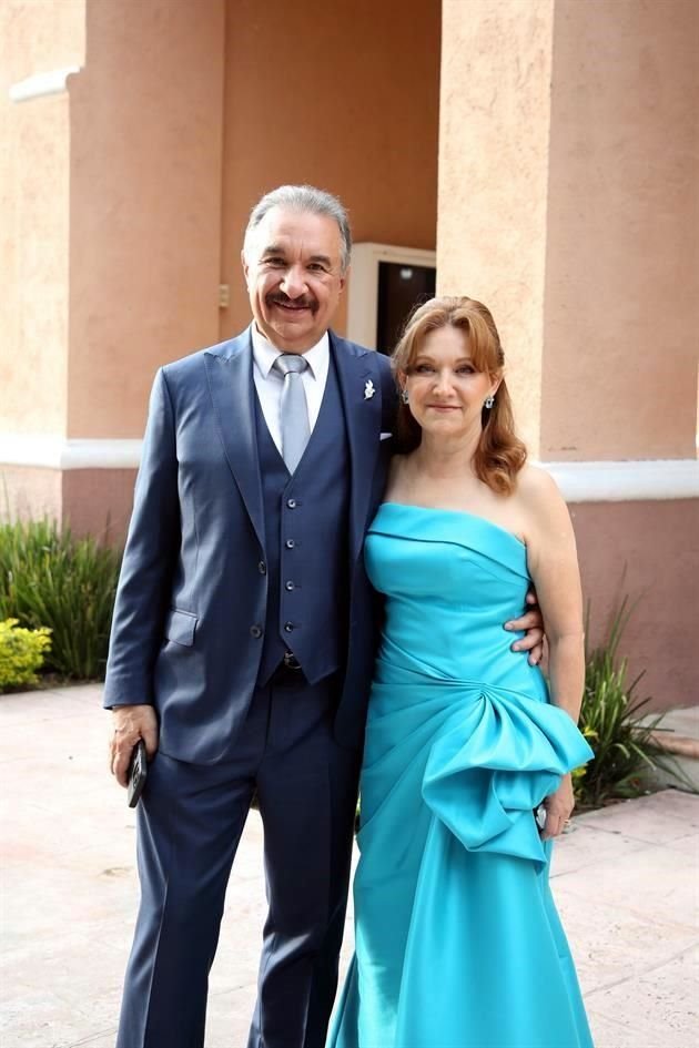 Roberto Mijares Torres y Adriana Guerra de Mijares