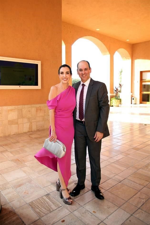 Lucy Bueno de Maldonado y Adrián Maldonado
