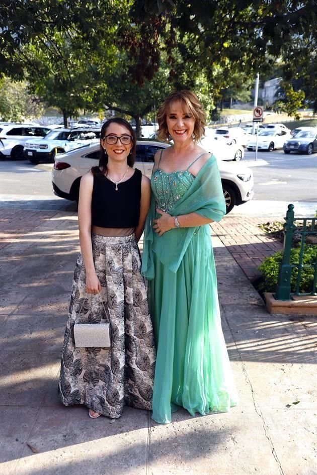 Sofía Vázquez y Claudia Mijares
