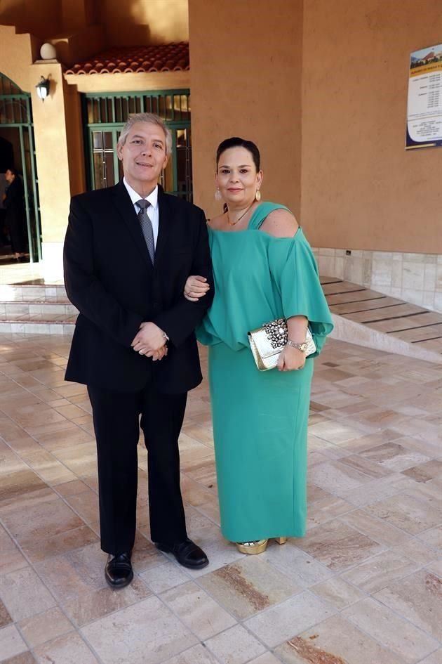 Ricardo Martínez y Esther de Martínez
