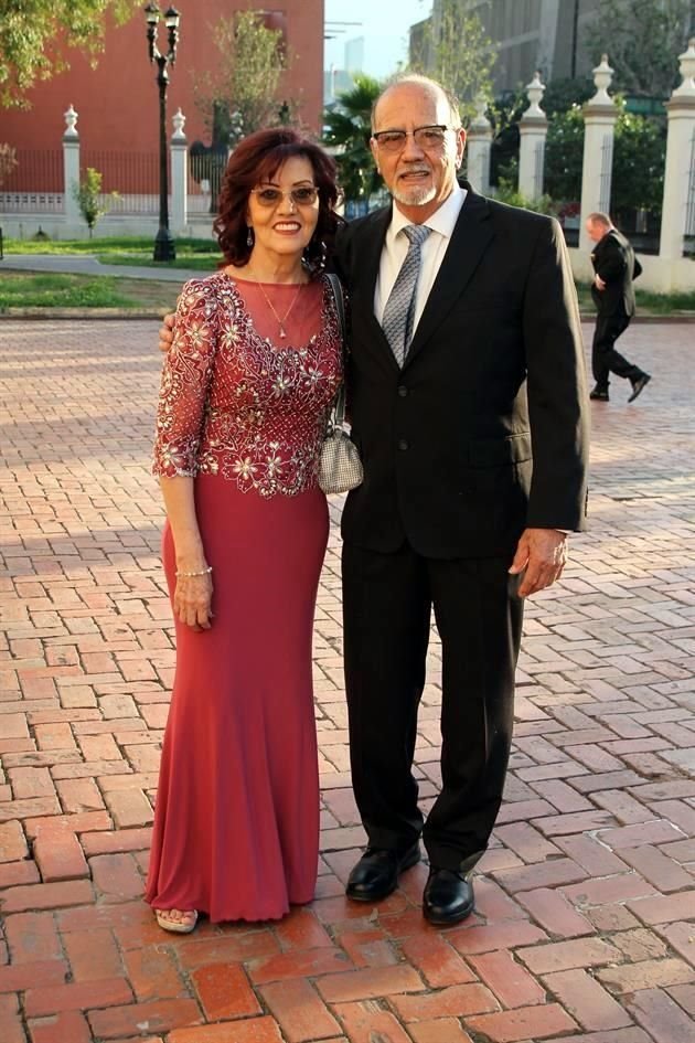 Rosa Idalia Tapia y Daniel Tapia