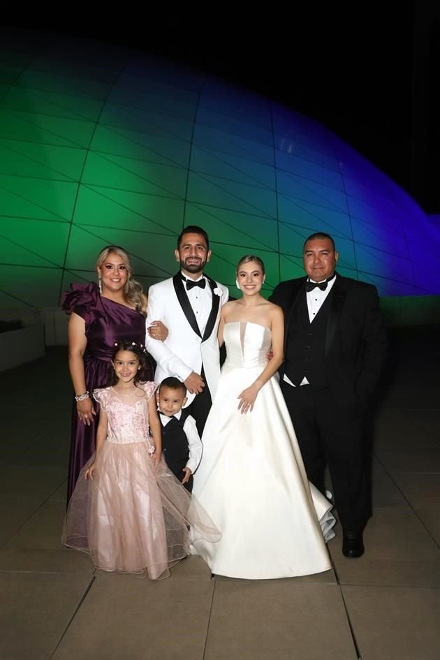 FAMILIA DE LA NOVIA Alicia Tovar de Morales, LOS NOVIOS, Eder Morales Arreaga, Ximena Alejandra Morales y Eder Alí Morales