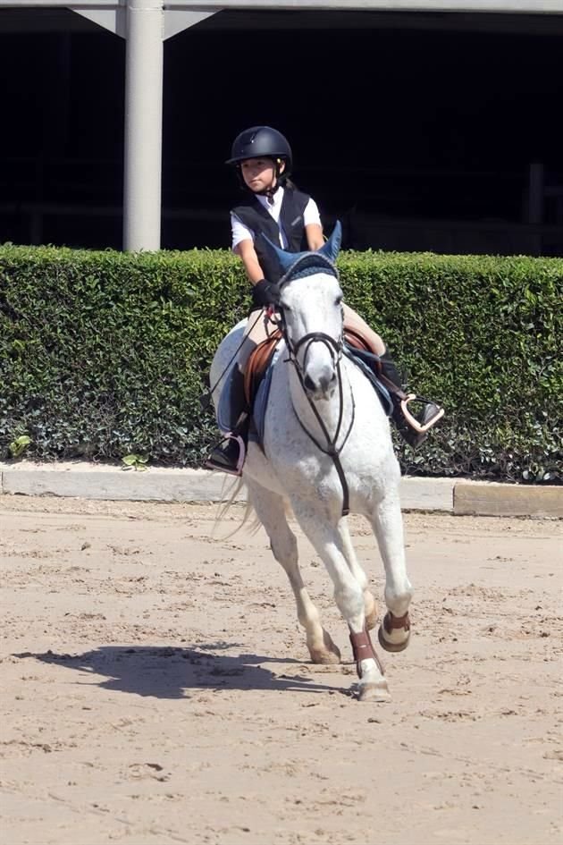 María Fernanda Gómez, montando a Olaf