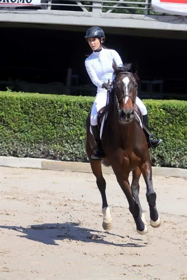 Mariel Hauser, montando a 'Cardenal'