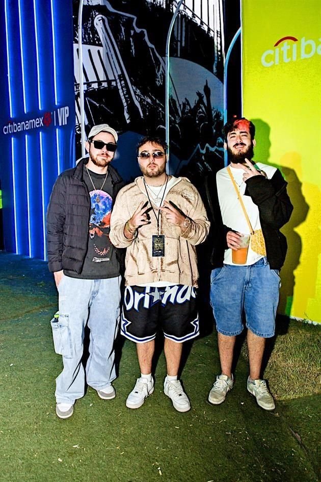 Santiago Salinas, Ignacio Muñoz 'Nash' y Pinky