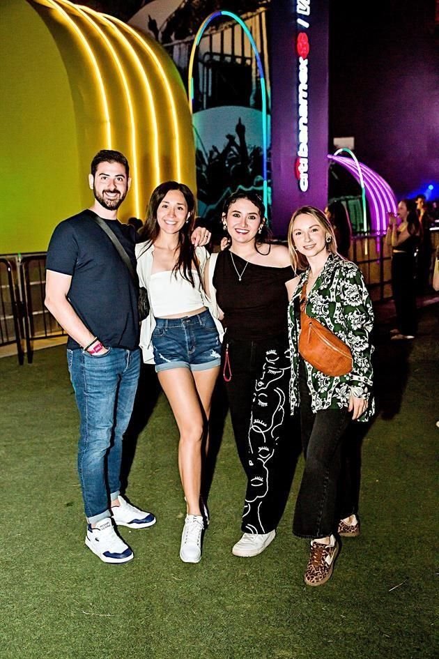 Jesús Aguirre, Gaby González, Andrea Bezares y Brianda Chávez