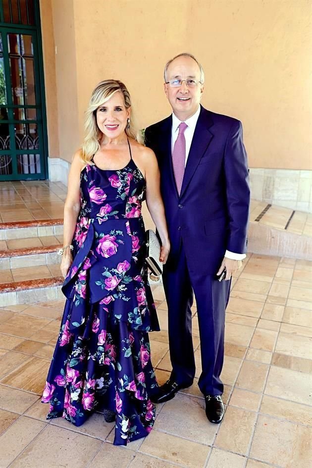 Oppy Salas de Gómez y Rodolfo Gómez Acosta