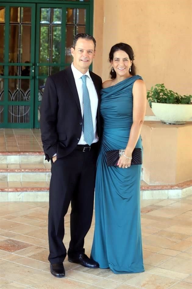 Mauricio Martínez y Paulina Torres de Martínez
