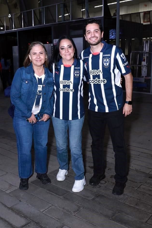 Ninfa González, Verónica Hinojosa y Miguel Argumedo