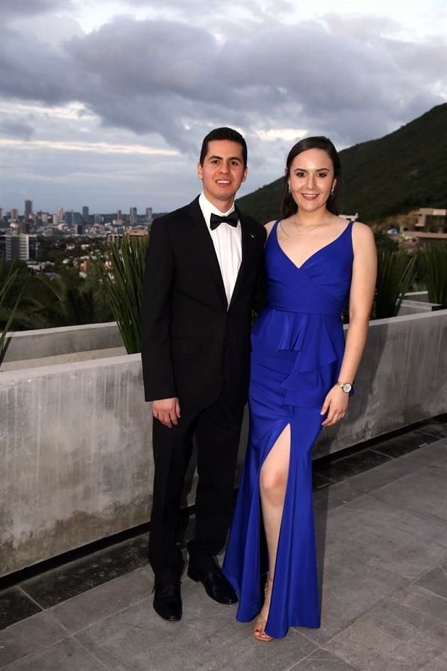 Robert González y Valeria Santos