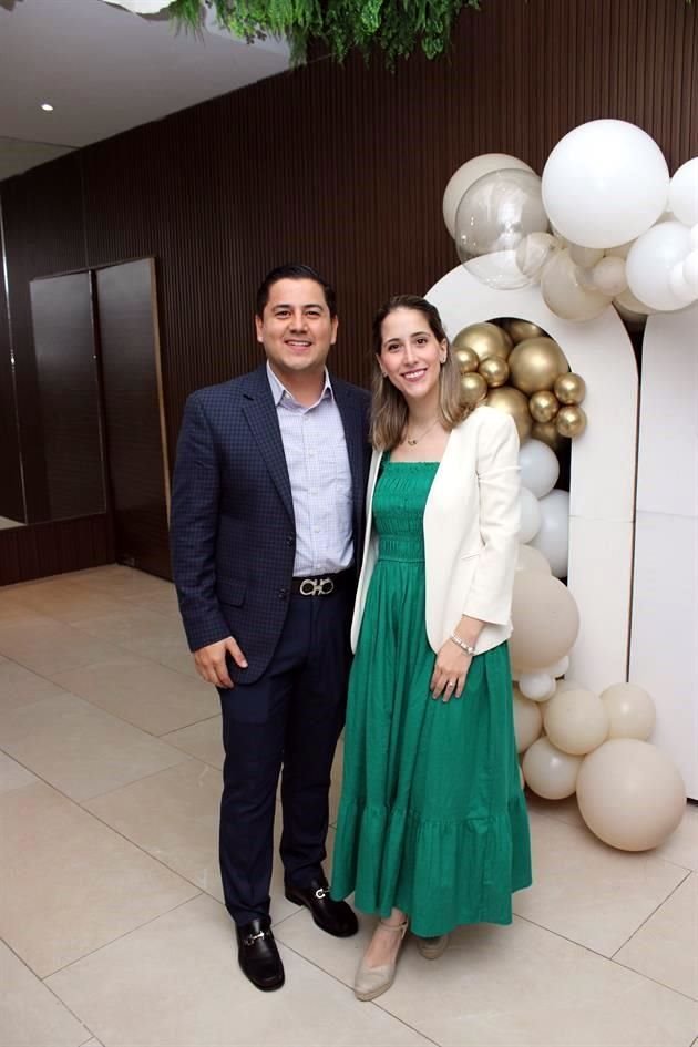 Óscar Burnes y Melissa Martínez