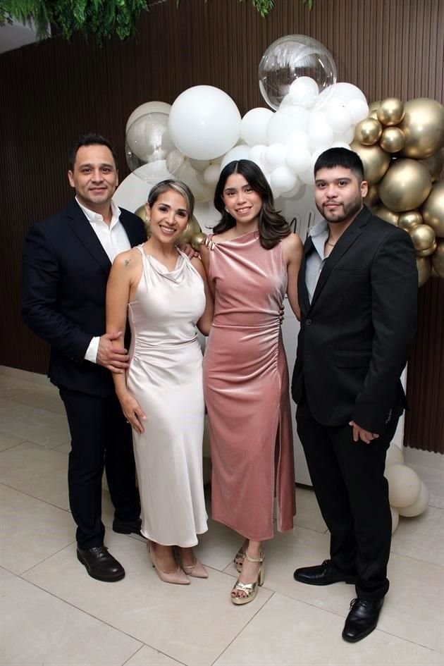 Óscar Buentello, Lillyan Martínez, Valeria Hernández y David Hernández