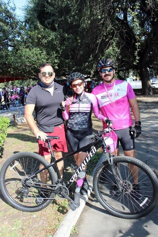 Hernán Espinosa, Argelia Padilla y Miguel Espinosa