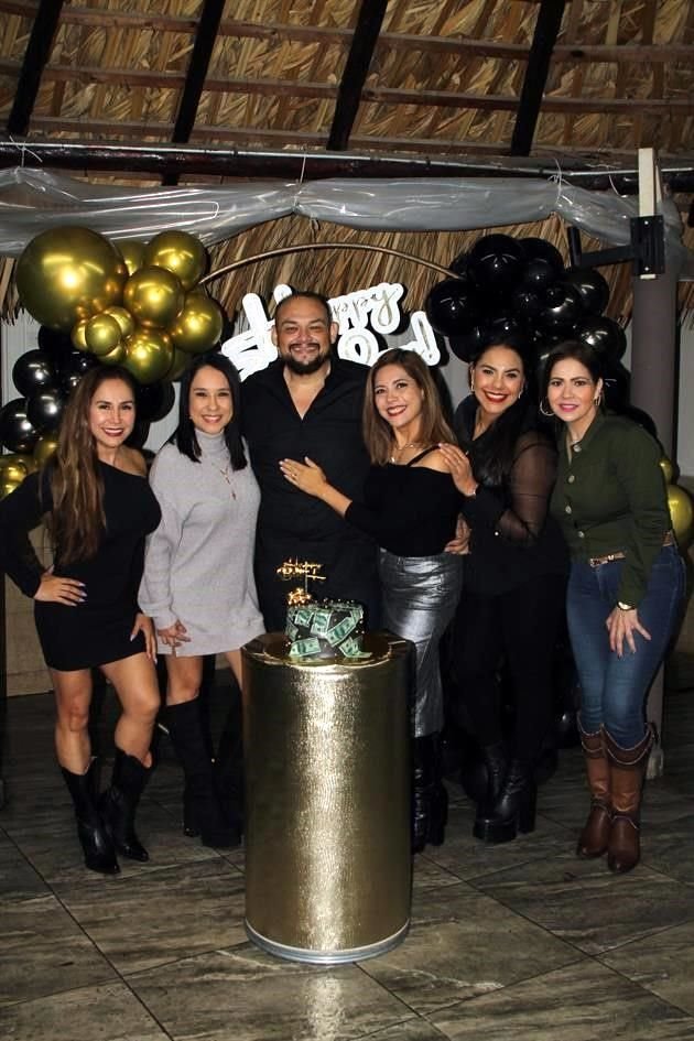 Cristal Ruiz, Olga Becerra, Amador Montiel, Mónica Ramos, Kathya Cantú y Lily Rangel