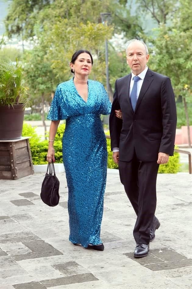 Mónica González de Garza y Antonio Garza
