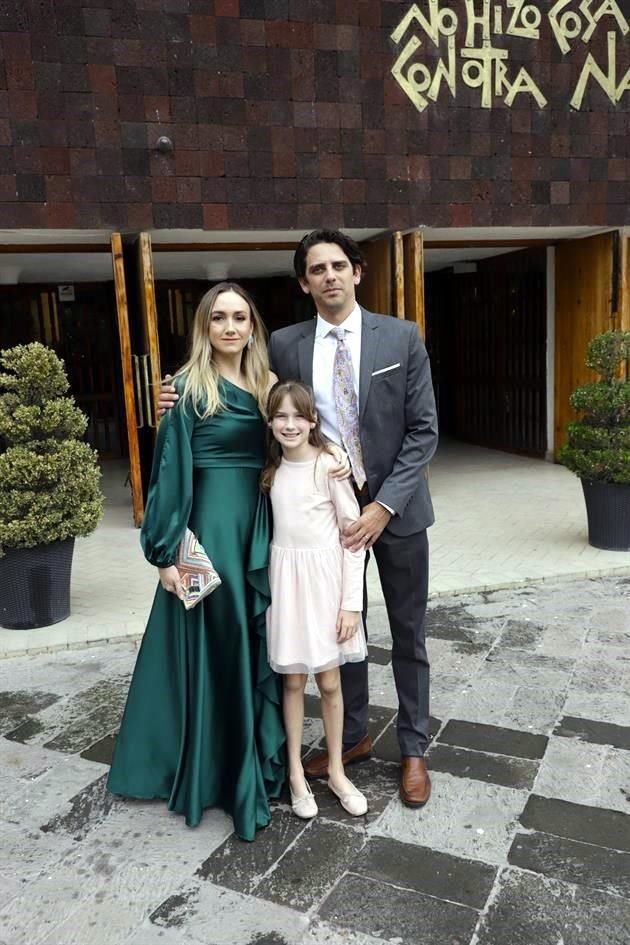 Cordelia Odriozola, Rodrigo Martínez y Cordelia Martínez