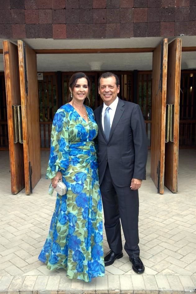 Lorena de los Santos de Elizondo y Eduardo Elizondo