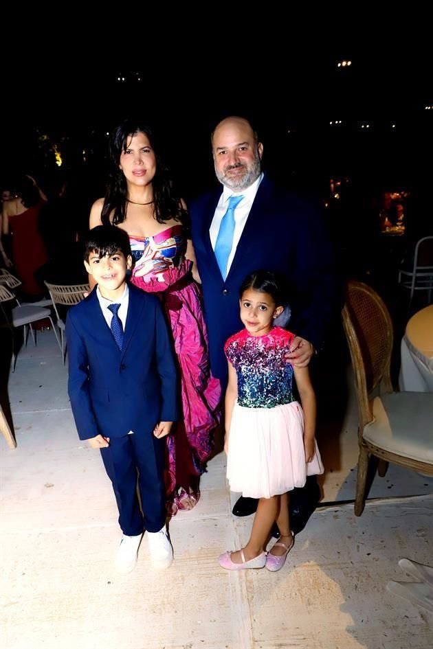 Nicole Saviñón, Rodrigo Elizondo, Rodrigo Elizondo Saviñón y Nicoletta Elizondo Saviñón