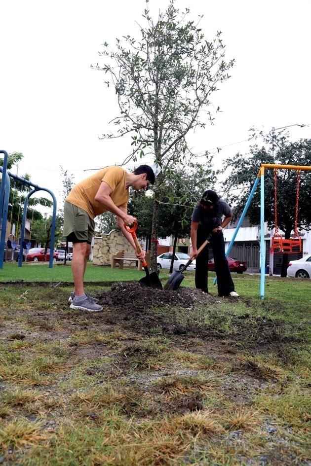 La campaña de reforestación trata de contrarrestar los efectos de la contaminación en la zona.