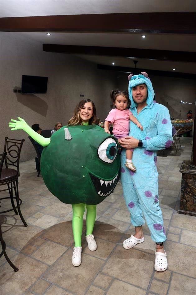 Liseth Elizondo de Garza, Naty Garza y Javier Garza