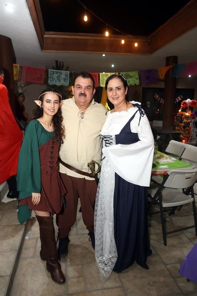 Maricela Elizondo, Félix Elizondo y Maricela Martínez de Elizondo