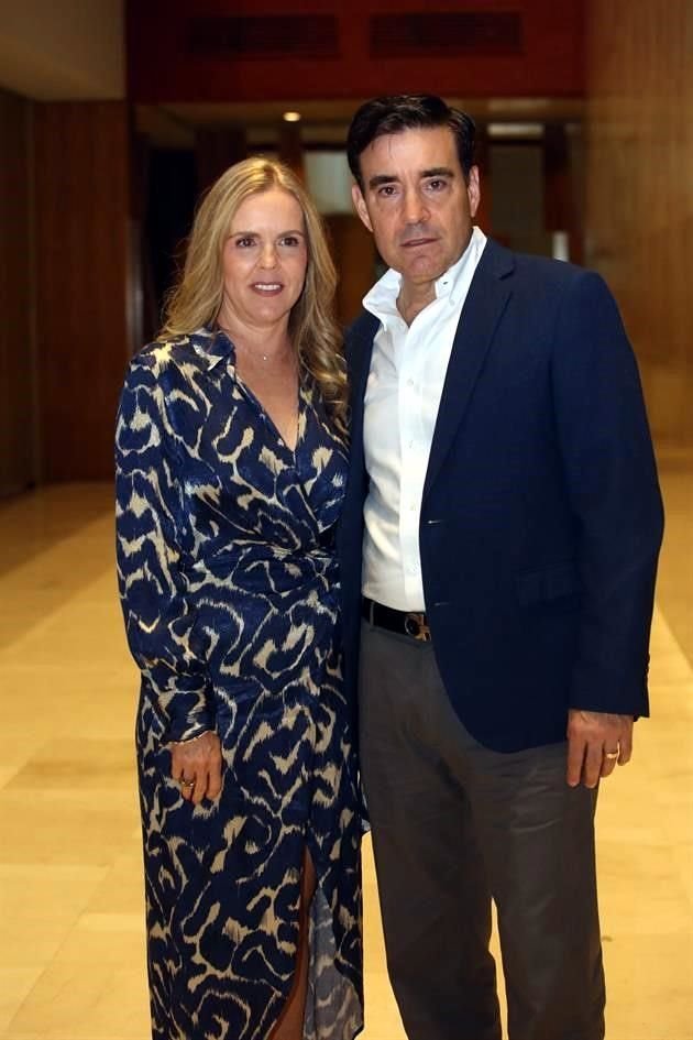 Despina de Serrato y Víctor Serrato