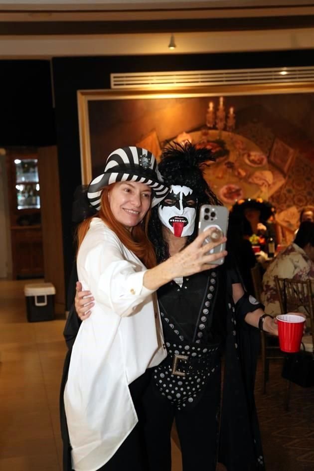 Silvia Torres de Treviño y Cristina Celada de Garza
