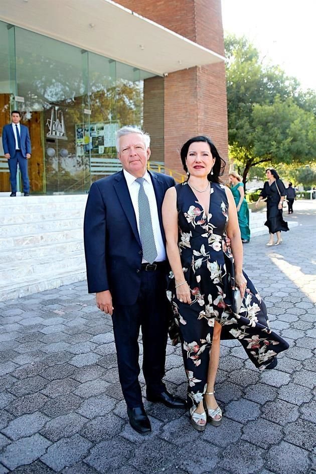 Alberto Bremer Gutiérrez y Lorena Salas de Bremer