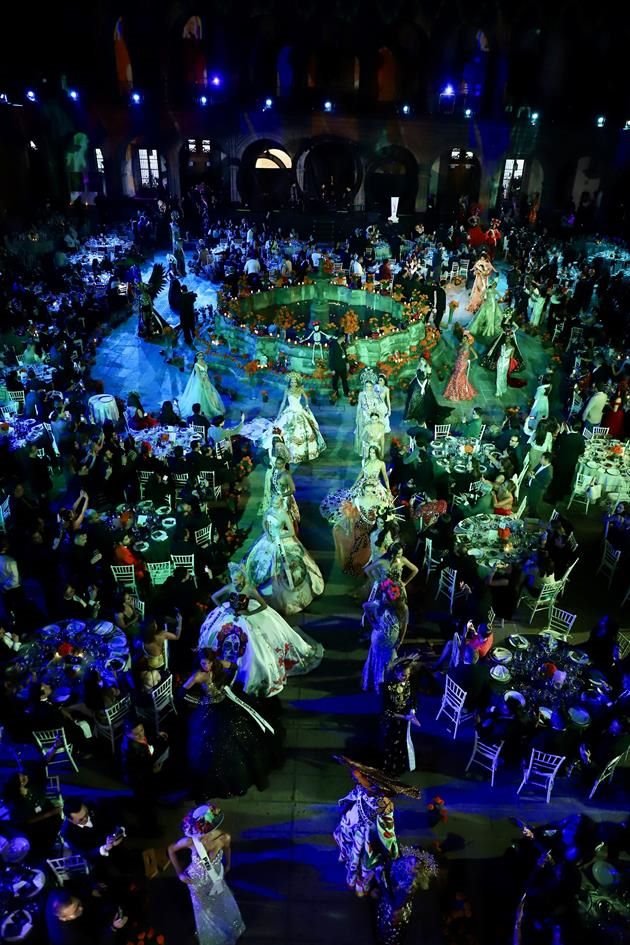 Las aspirantes a Miss Universo deslumbraron con su dedicación a la celebración.