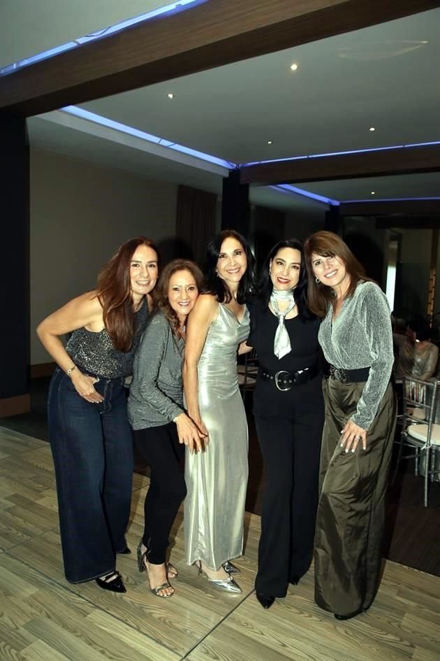 Magaly González, Silvia Elizalde, Gaby González, Teresa Martínez y Flor Villarreal