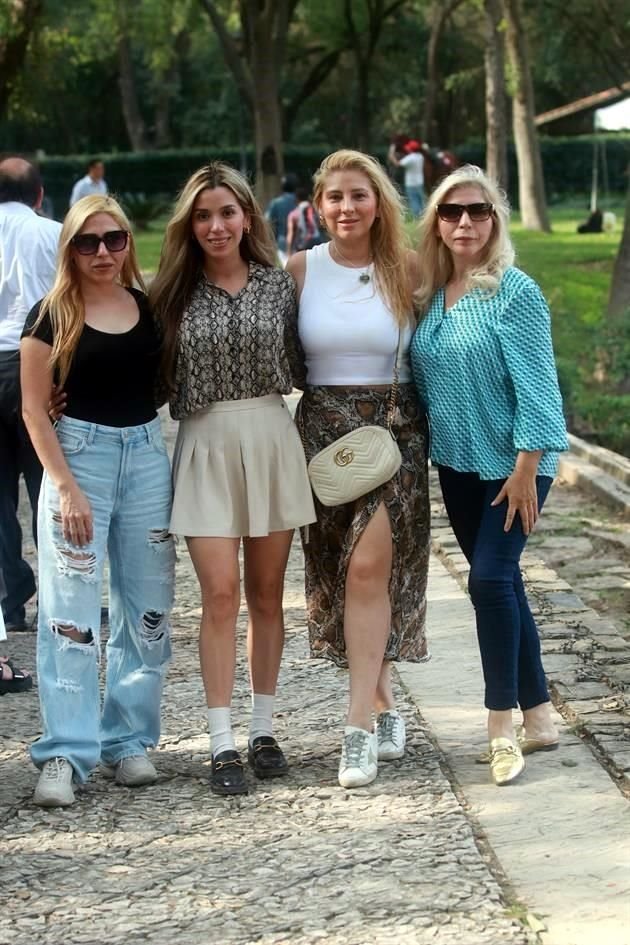 Michelle Torres, Kenia Torres, Eunice Barrera y Cristina Flores