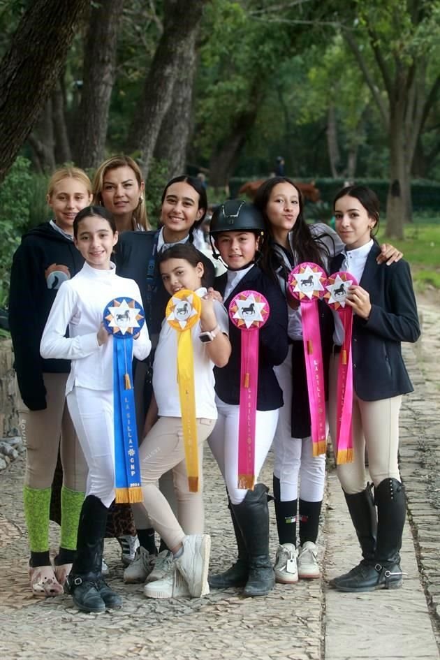 Ana Torres, Dana Chapa, Gaby Martínez, Victoria Beléndez, Fer Aldape, Valentina Canto, Érika Romo y Roberta Fuente