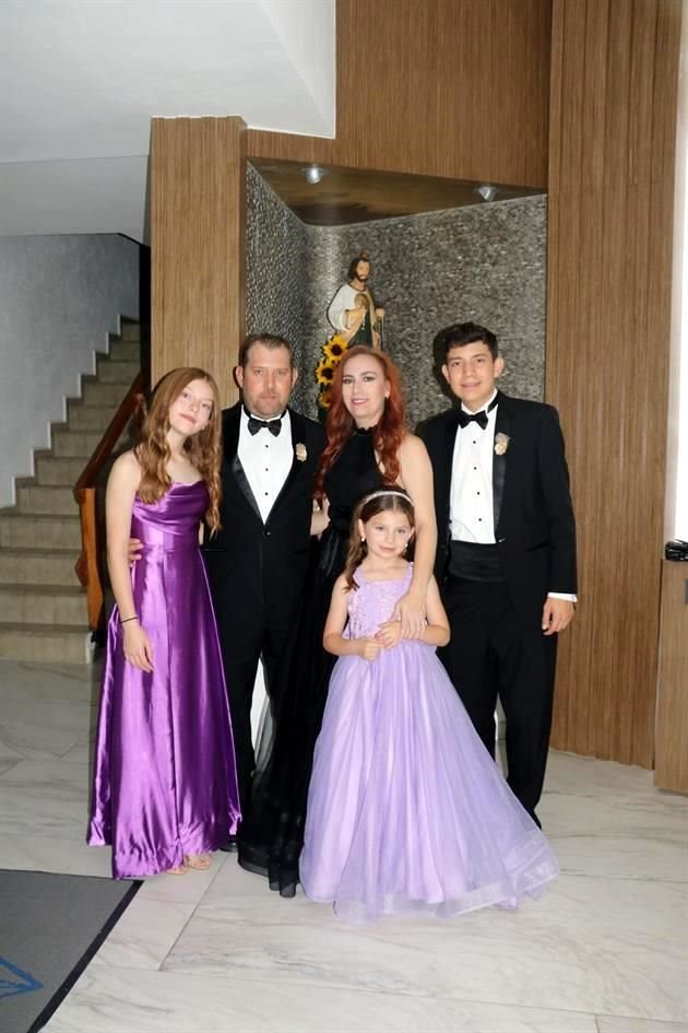 Julie Garza Guzmán, Jesús Garza Martínez, Evelyn Guzmán de Garza, Jesús Guzmán y Eva María Guzmán