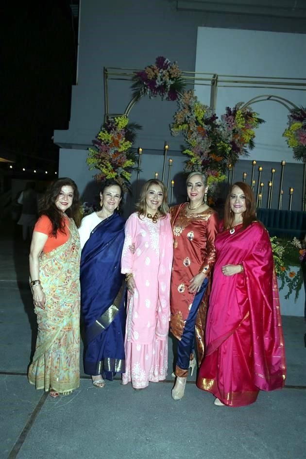 Lorena Magallanes, Norma González, Rebeca Gómez, Edith Loya y Mayra García Peña