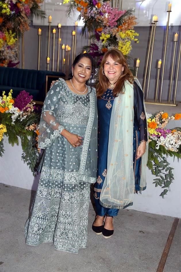 Aparna Balakrishnan y Ani de Almanza