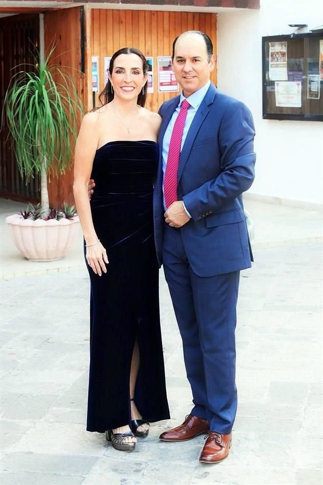 Lucy Bueno de Maldonado y Adrián Maldonado