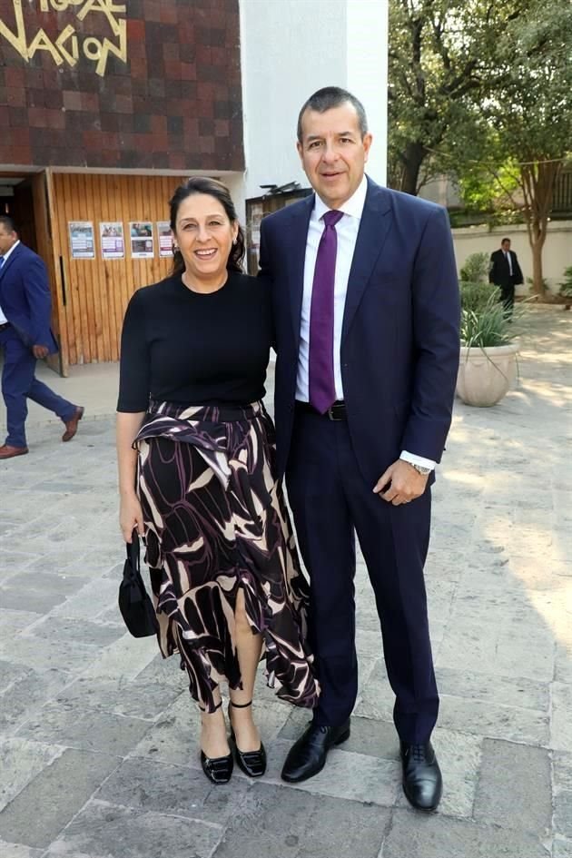 Gabriela Quintanilla de Garza y Antonio Garza