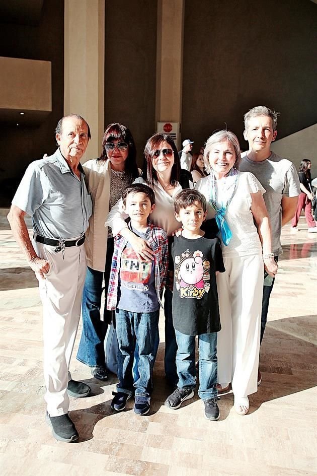 Ulises Garza de Luna, Karime Garza, Karla Garza, María del Carmen Serna, Carlos Casas, Carlos Casas y Alex Casas