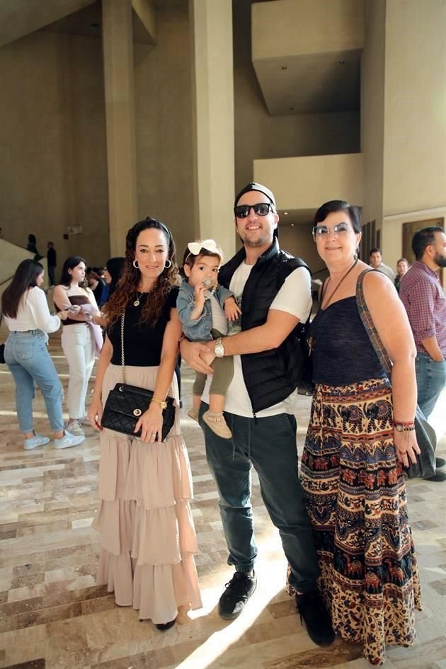 Karina Niño de Rivera de Pérez, Renata Niño de Rivera, Manolo Niño de Rivera y Miryam Niño de Rivera